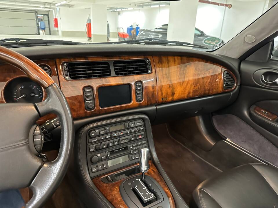 Afbeelding 15/17 van Jaguar XK8 4.0 (2002)