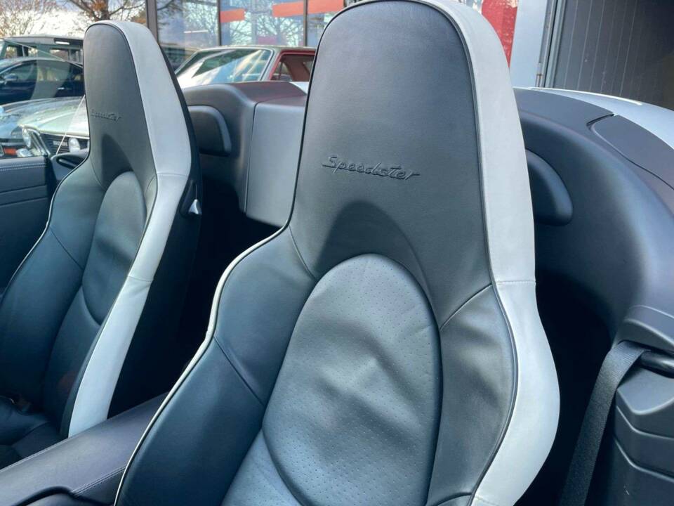 Image 12/20 of Porsche 911 Carrera 4 GTS (2011)