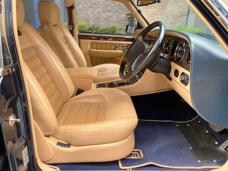Image 3/50 of Bentley Brooklands R Mulliner (1998)