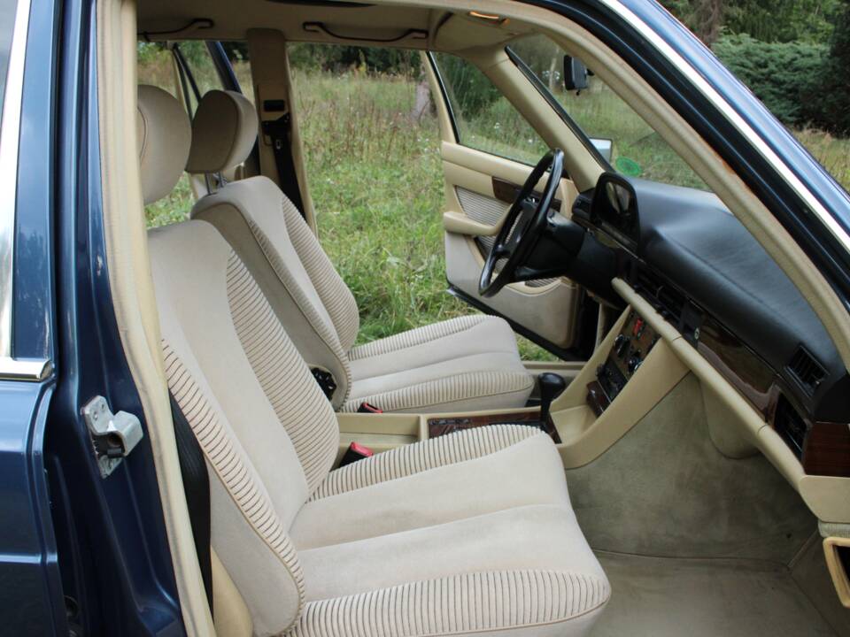 Image 29/70 of Mercedes-Benz 500 SE (1984)