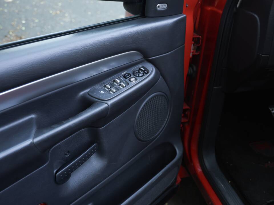 Image 58/82 of Dodge Ram SRT 10 (2005)