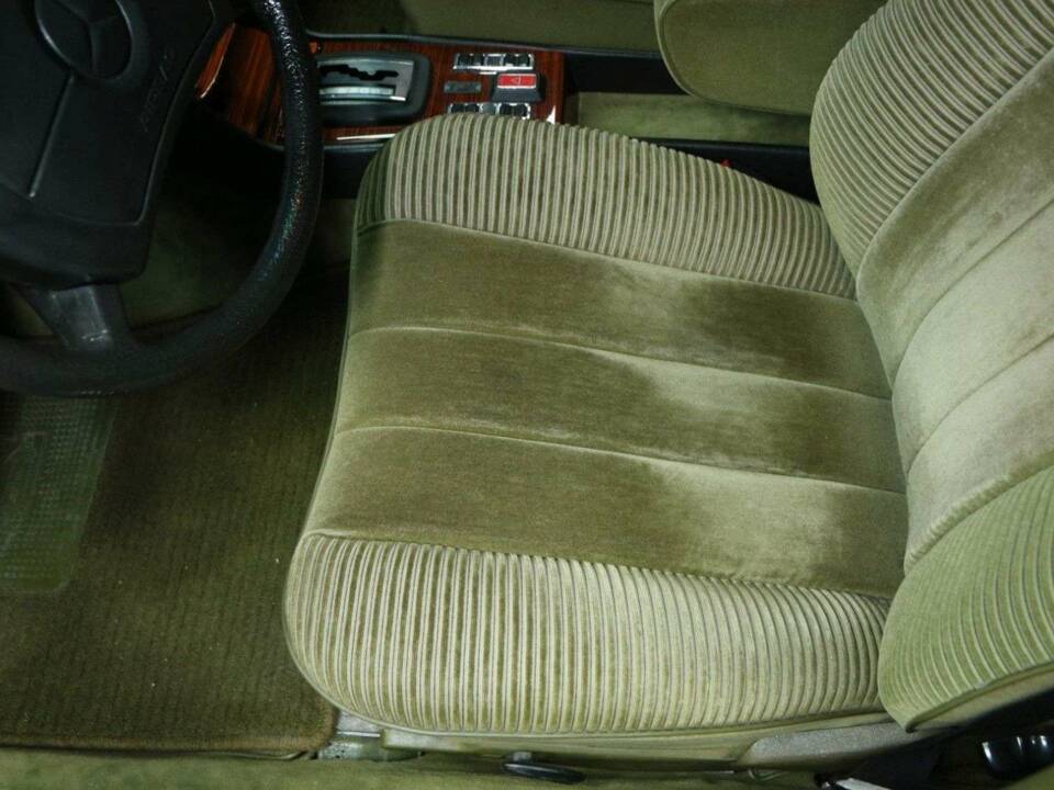 Bild 12/50 von Mercedes-Benz 300 D (1981)