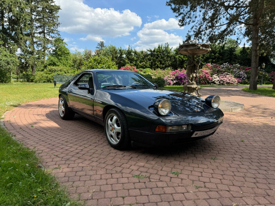 Image 8/77 de Porsche 928 GT (1990)