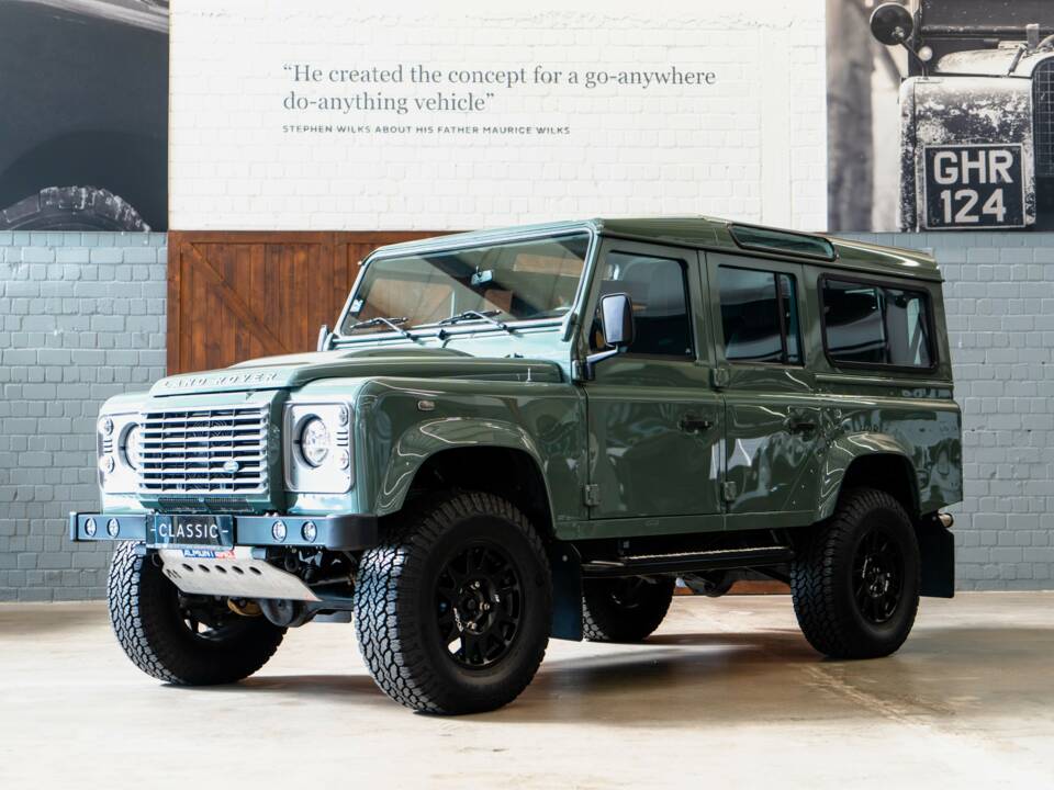 Image 2/24 of Land Rover Defender 110 (2013)