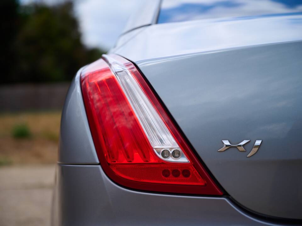 Bild 12/50 von Jaguar XJ 5.0 (2010)