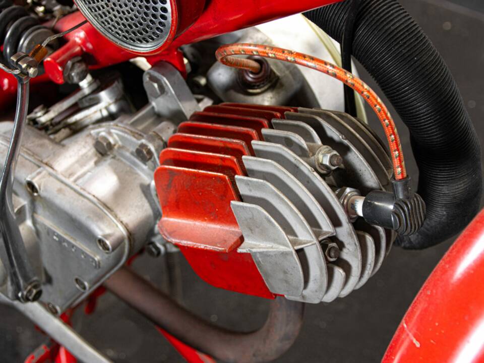 Image 37/42 of Moto Guzzi Motoleggera 65 (1954)