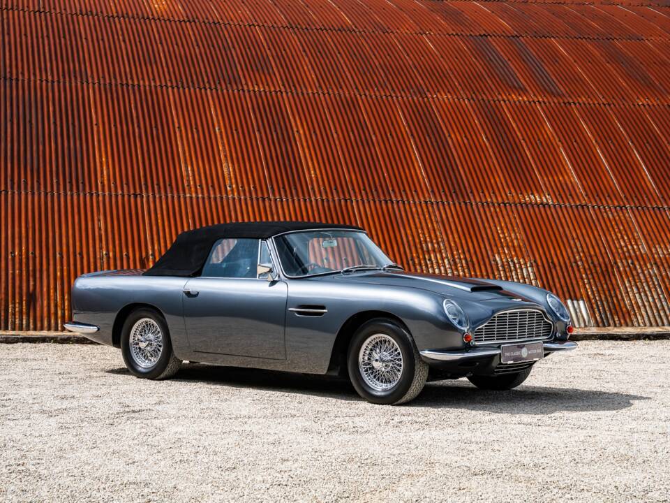 Image 3/6 of Aston Martin DB 6 Volante (1967)