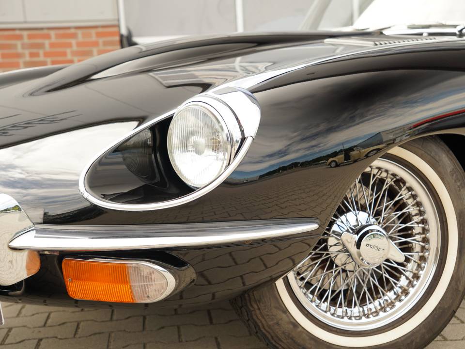 Image 11/41 of Jaguar E-Type (1970)