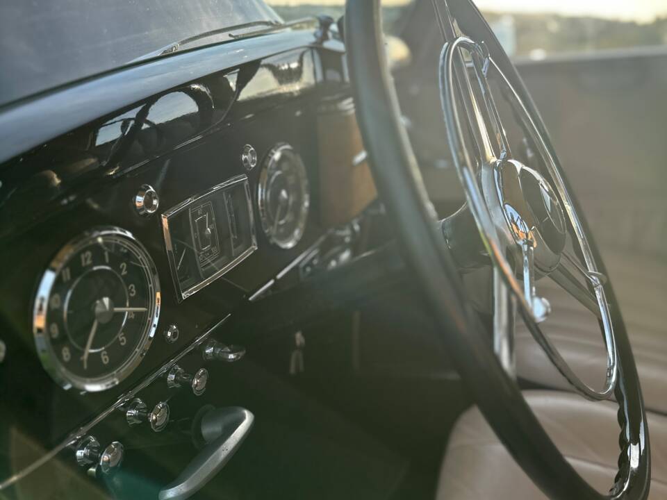 Image 13/30 de Mercedes-Benz 220 (1952)