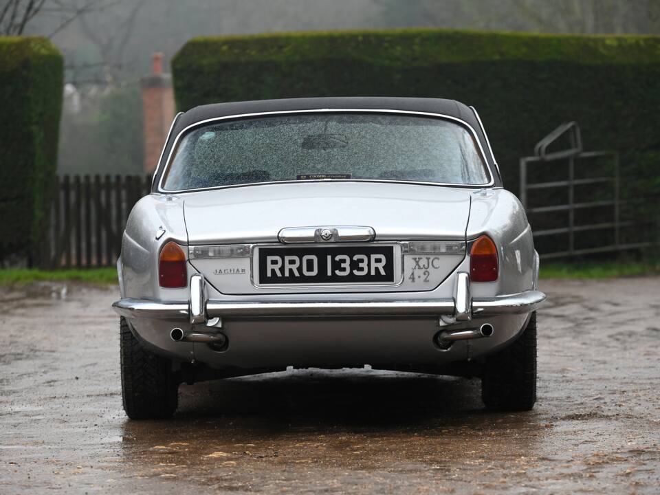 Image 14/26 of Jaguar XJ 6 C 4.2 (1976)