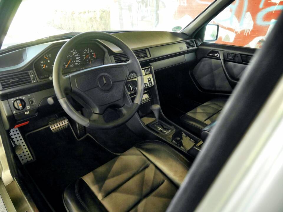 Imagen 8/10 de Mercedes-Benz E 500 (1995)