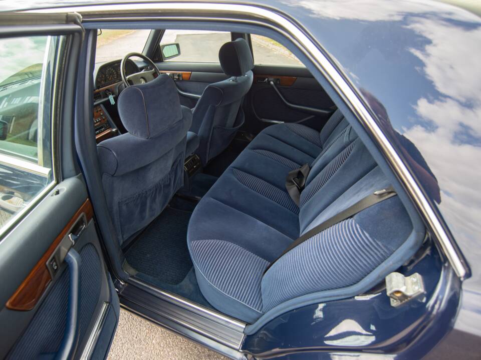 Bild 15/29 von Mercedes-Benz 300 SE (1990)