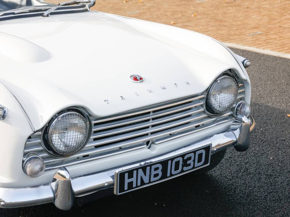 Image 24/42 of Triumph TR 4A (1966)