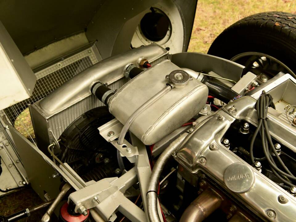 Image 31/50 of Jaguar XK-SS (1967)