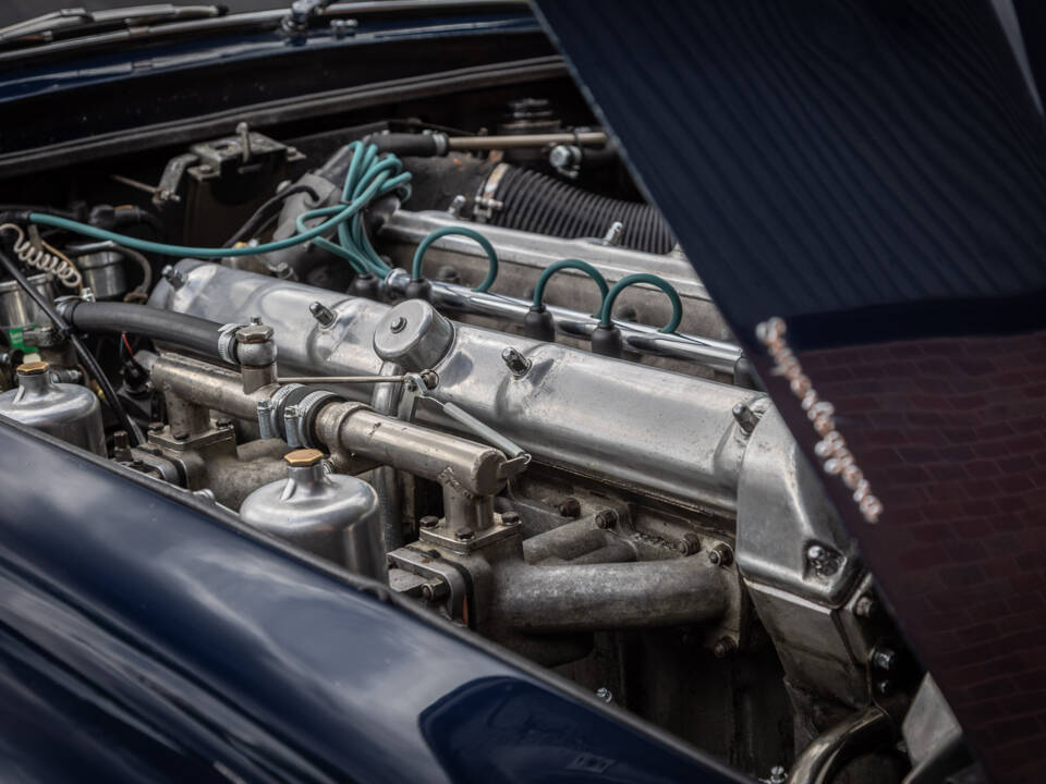 Image 33/72 de Aston Martin DB 4 (1962)