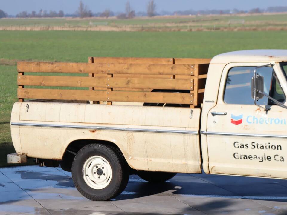 Image 13/52 of Ford F-100 (1967)