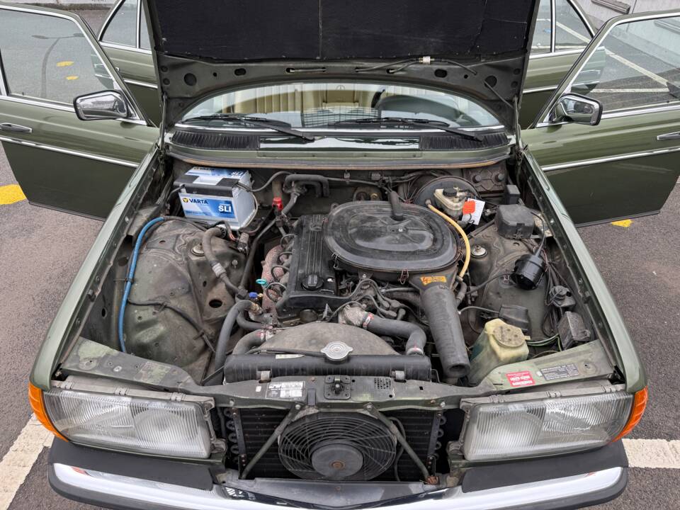 Imagen 13/13 de Mercedes-Benz 230 E (1983)