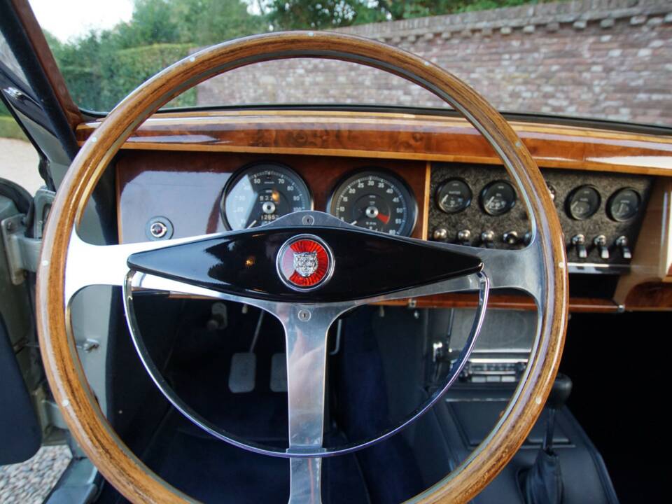 Bild 14/50 von Jaguar Mk II 3.4 (1964)