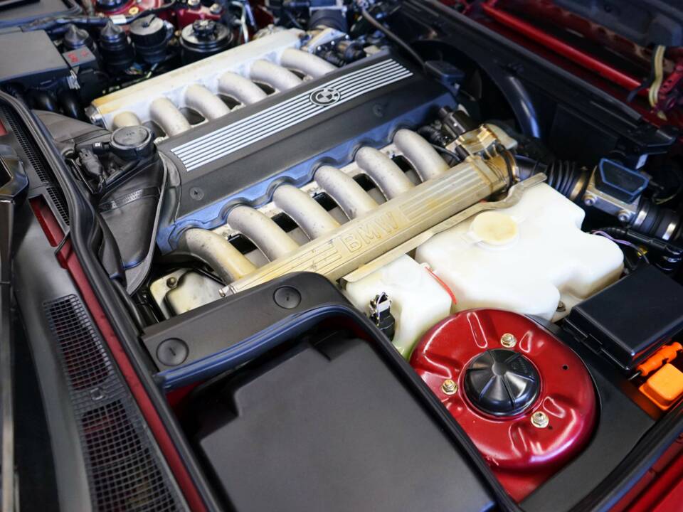 Bild 33/46 von BMW 750i (1991)