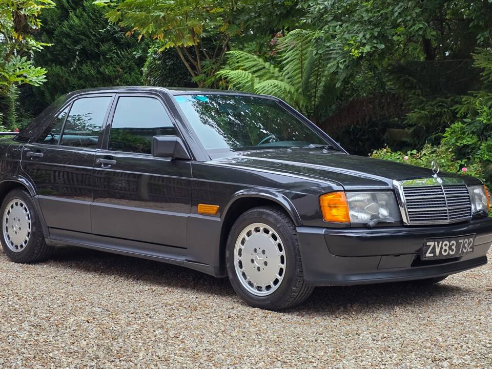 Image 9/69 de Mercedes-Benz 190 E 2.3-16 (1985)