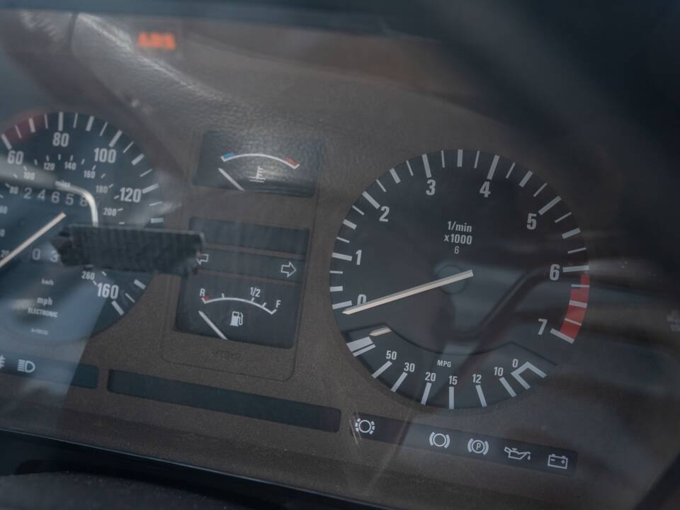 Bild 29/50 von BMW 635 CSi (1984)