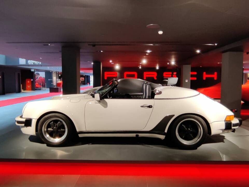 Imagen 2/8 de Porsche 911 Speedster 3.2 (1989)