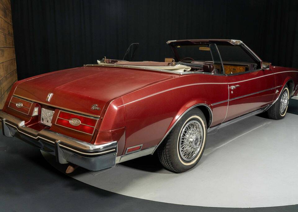 Bild 8/8 von Buick Riviera Convertible (1985)