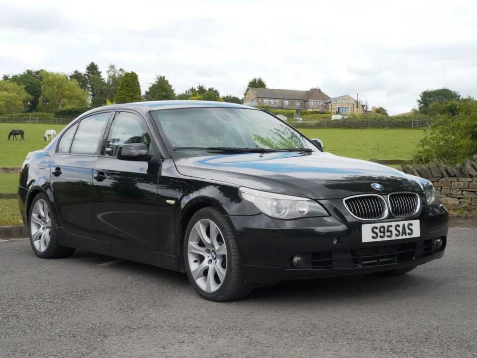 Bild 1/48 von BMW 550i (2006)
