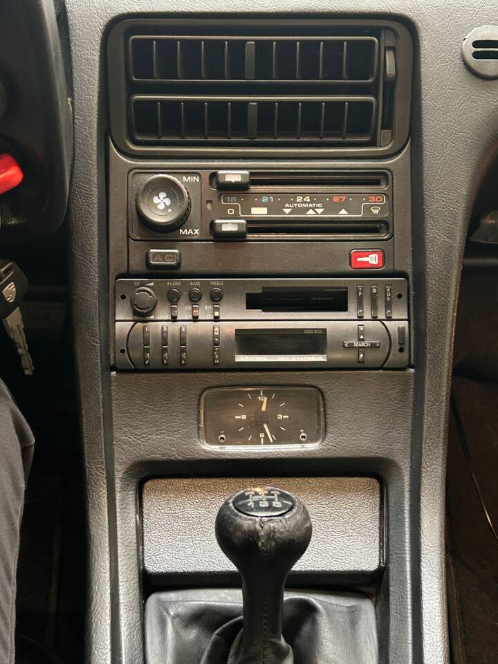 Image 18/63 of Porsche 928 GT (1989)