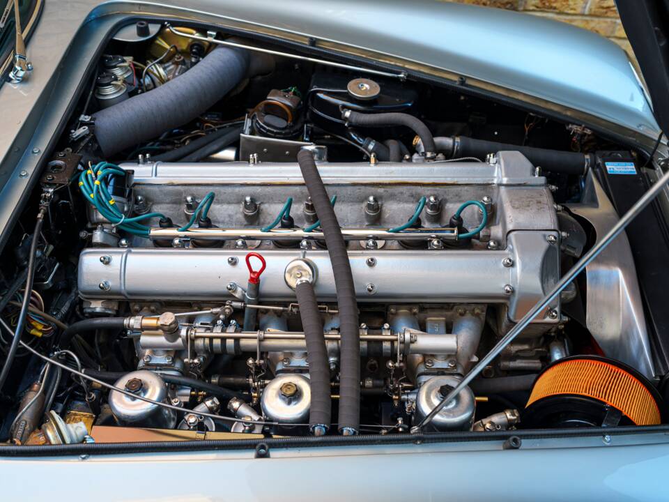 Immagine 26/27 di Aston Martin DB 6 Mk II (1971)