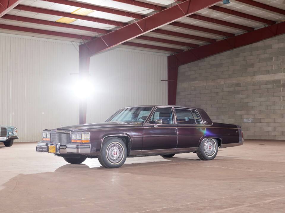 Image 10/58 of Cadillac Brougham Elegance (1988)