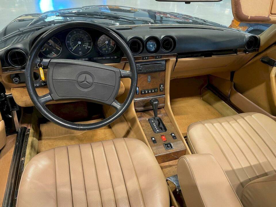 Image 16/36 of Mercedes-Benz 560 SL (1986)