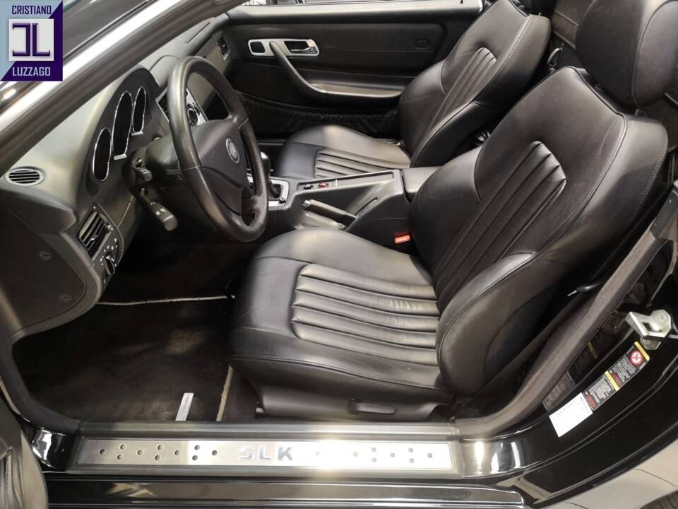 Image 31/72 de Mercedes-Benz SLK 200 Kompressor (2003)
