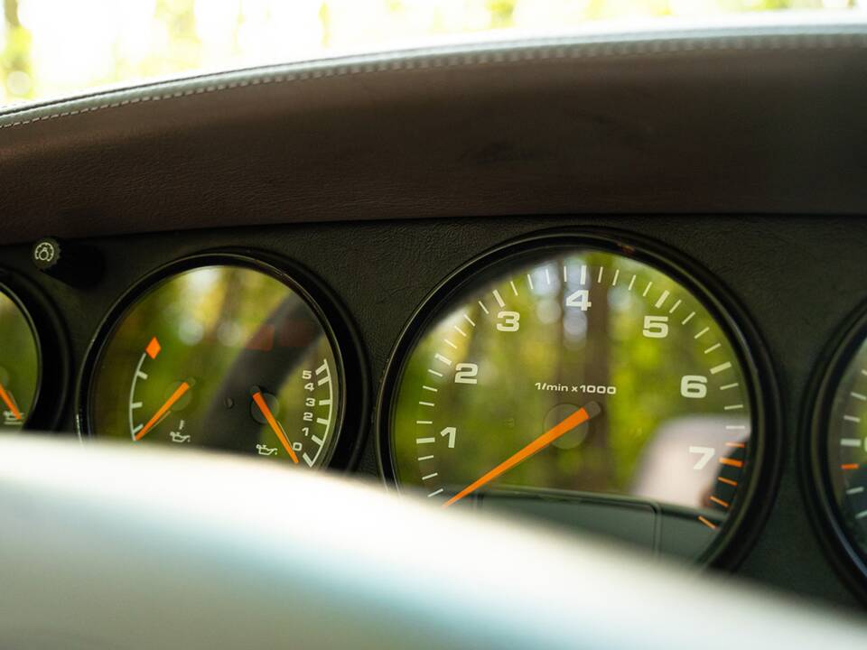Immagine 34/47 di Porsche 911 Carrera (1994)