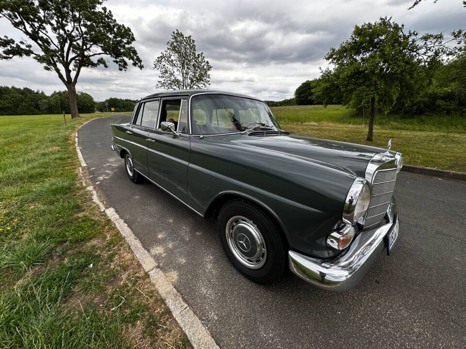 Image 5/13 of Mercedes-Benz 230 (1967)