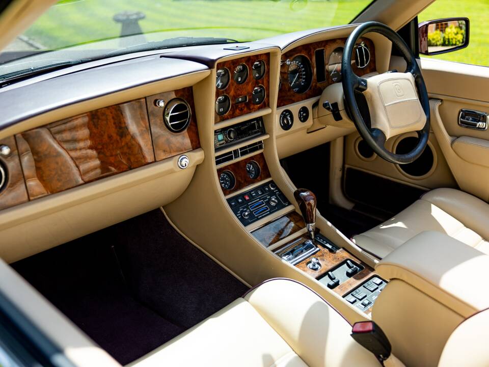 Image 32/46 of Bentley Azure (1997)