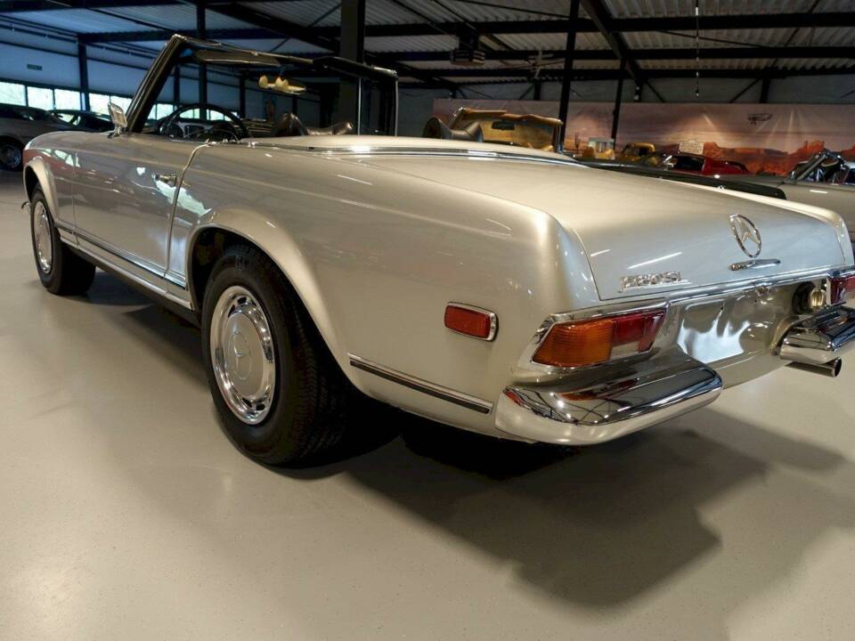 Image 11/36 of Mercedes-Benz 280 SL (1970)