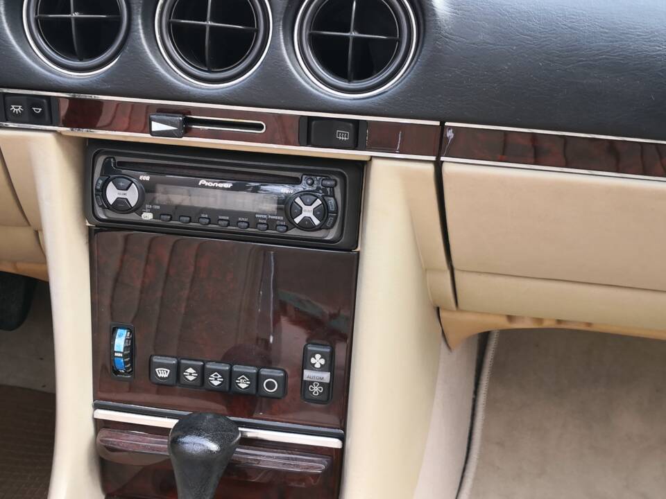 Image 27/33 of Mercedes-Benz 280 SL (1985)