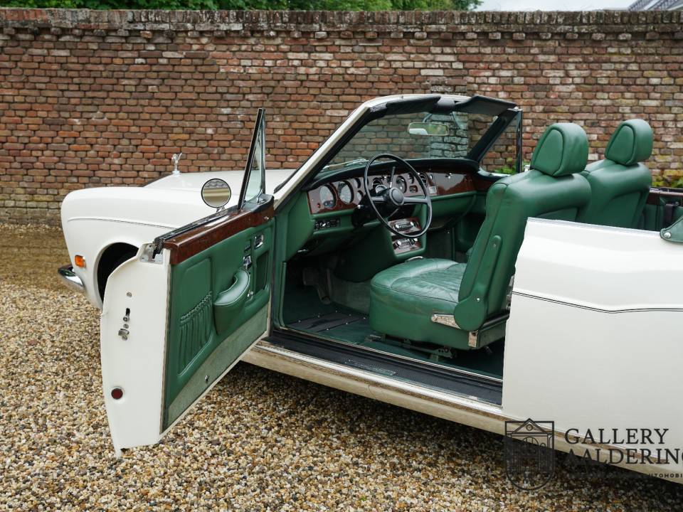 Image 16/50 of Rolls-Royce Corniche I (1972)