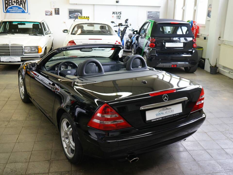 Immagine 7/44 di Mercedes-Benz SLK 230 Kompressor (2003)
