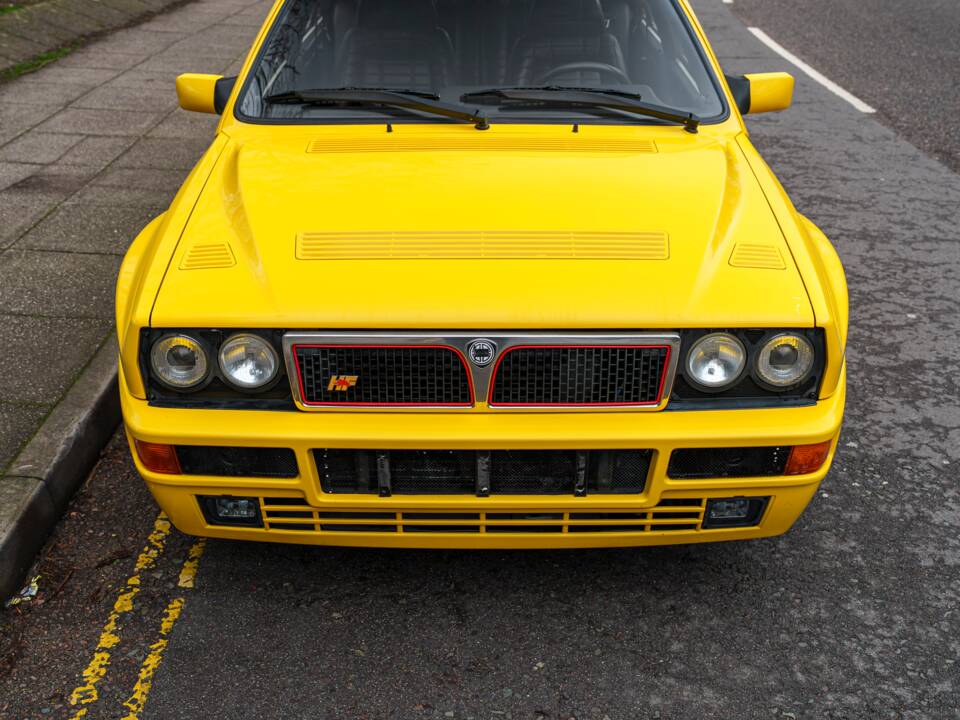 Image 7/27 of Lancia Delta HF Integrale Evoluzione I (1992)