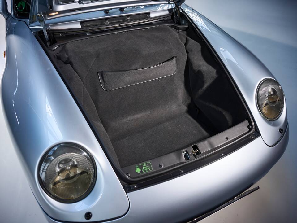 Image 6/36 de Porsche 911 Carrera (1995)