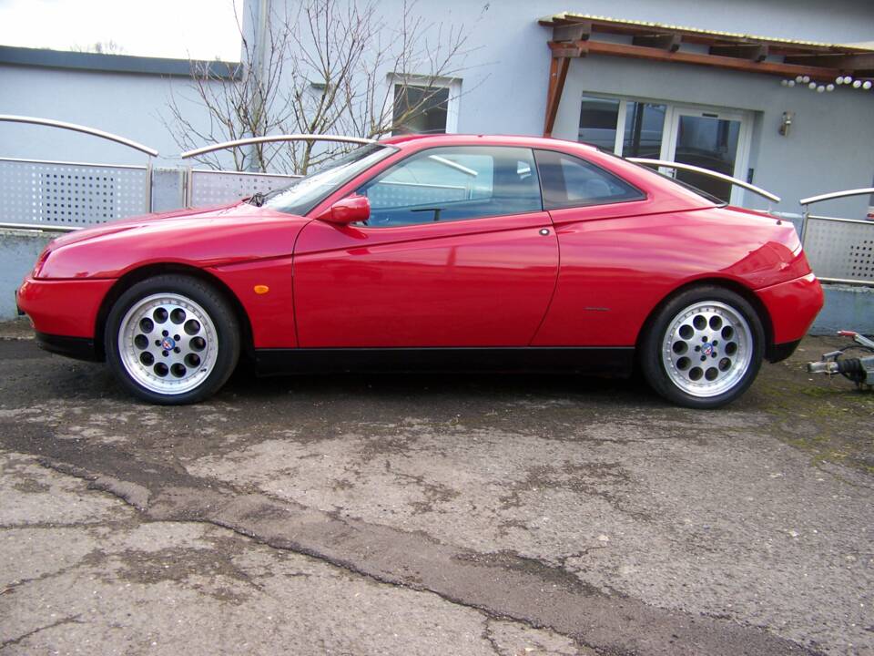 Immagine 2/15 di Alfa Romeo GTV 2.0 Twin Spark (1996)