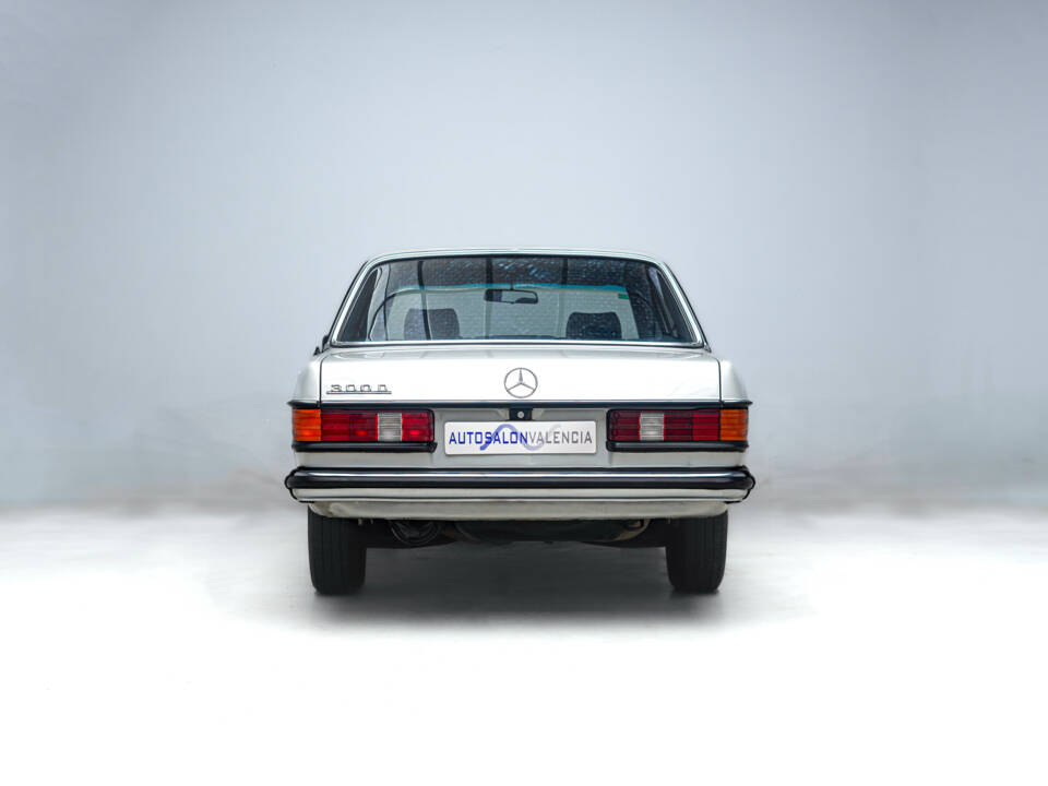 Imagen 9/25 de Mercedes-Benz 300 D (1985)