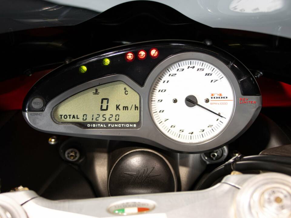 Image 45/50 de MV Agusta DUMMY (2004)