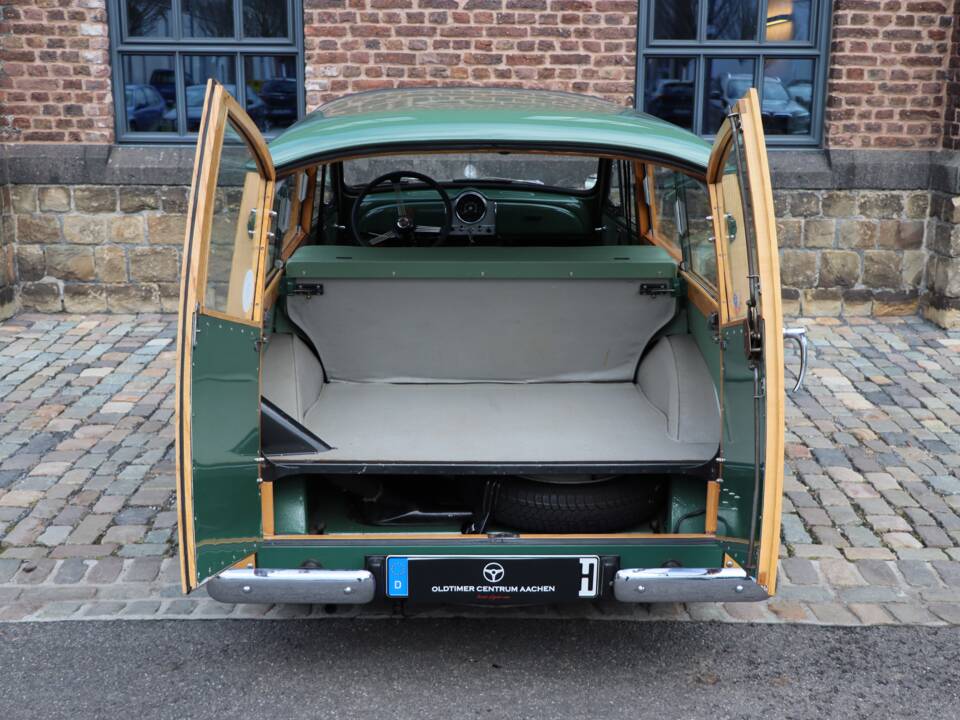 Imagen 22/47 de Morris Minor 1000 Traveller (1966)