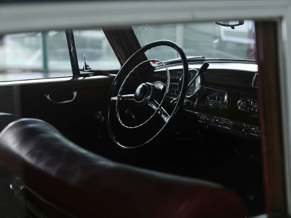 Image 37/50 de Mercedes-Benz 300 c (1956)