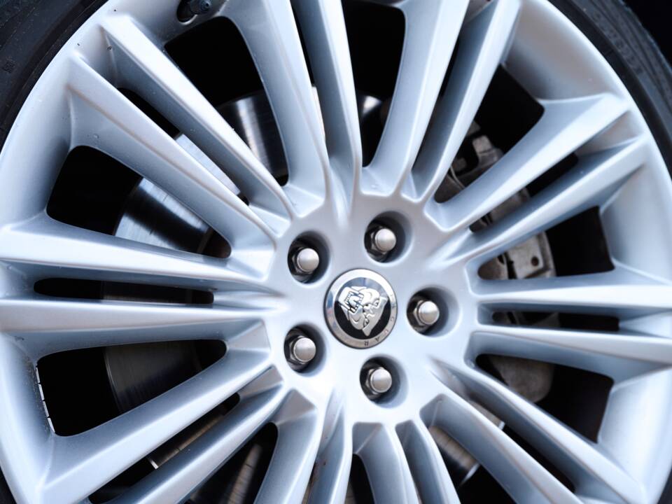 Bild 37/50 von Jaguar XJ 5.0 (2010)