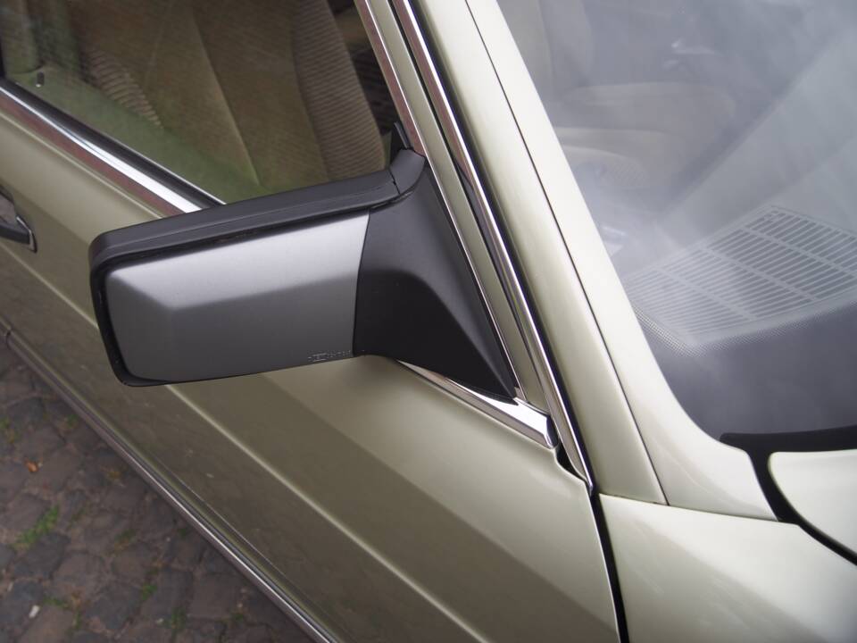 Image 33/34 of Mercedes-Benz 380 SE (1980)
