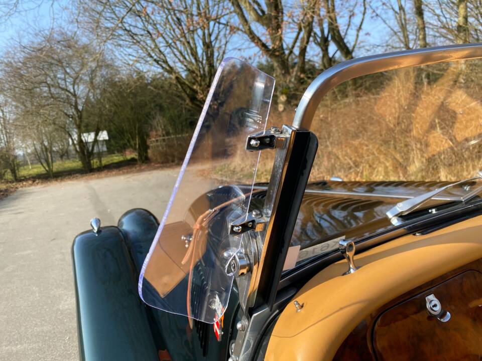 Image 28/65 of Morgan Plus 8 (1994)